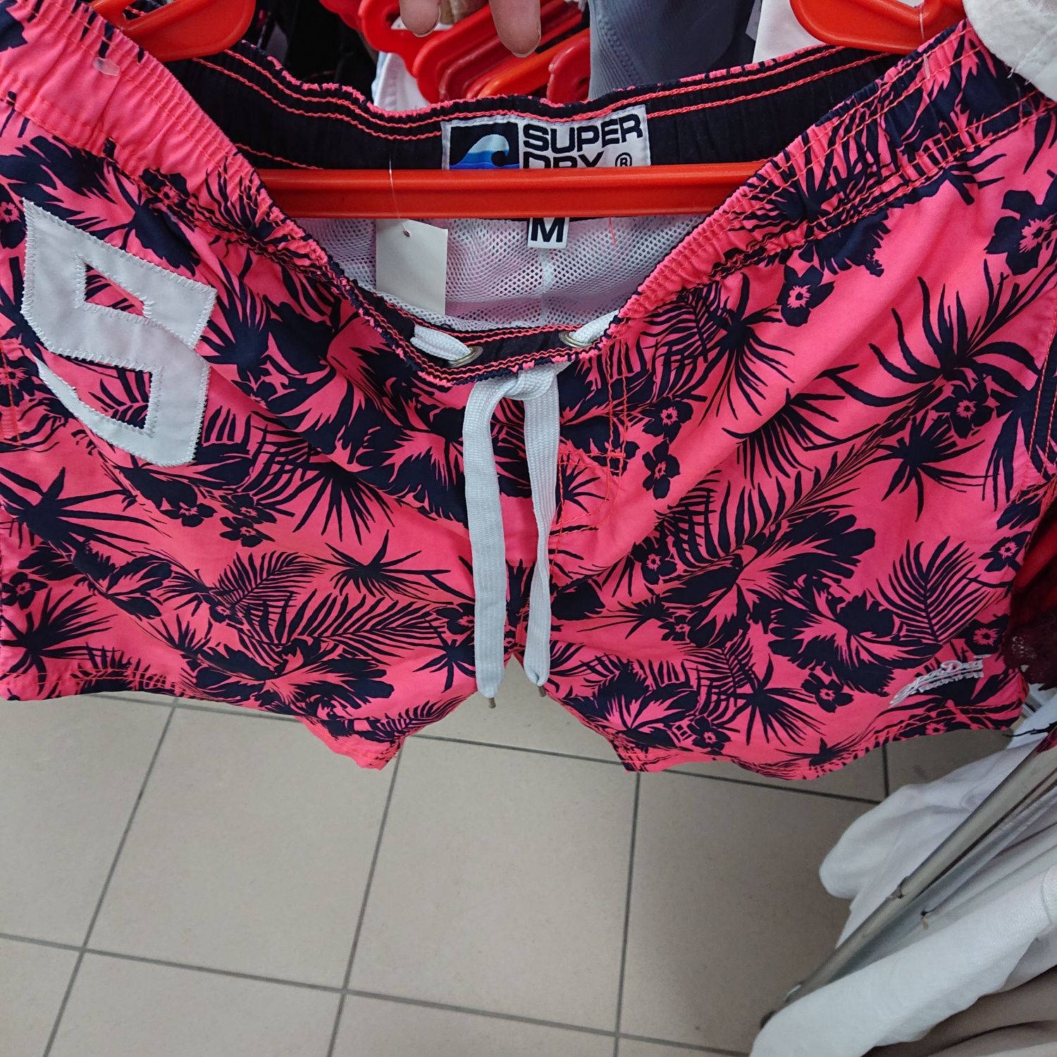 Spodnie spodenki nietypowy kolor superdry lato