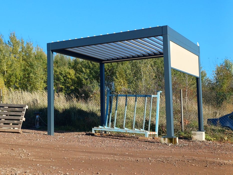 Pergola otwierana lamel na pilota Tarasola z roletą