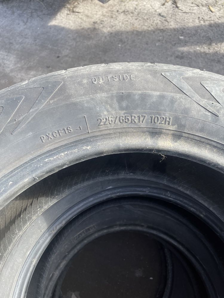 Комплект літніх шин 225/65 r17 TOYO