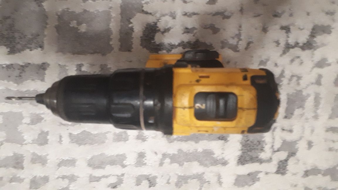 Шуруповерт DeWalt 18