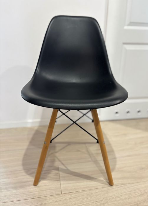 Krzesła skandynawskie czarne i białe