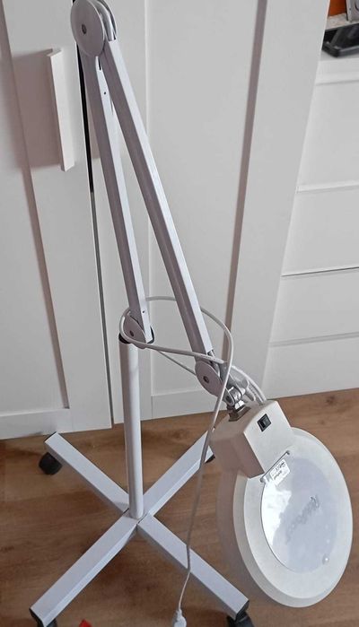 Lupa para esteticista com luz /Rickiparodi