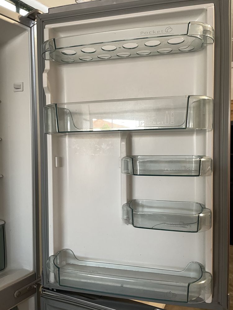 Frigorífico Jocel JC-270L avariado - para peças ou reparação