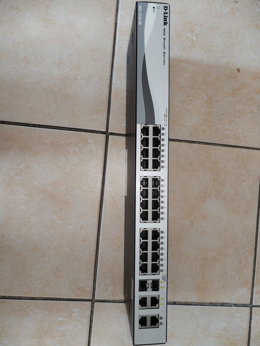 /Свіч / Switch /Комутатор D-Link DES 1210 28
