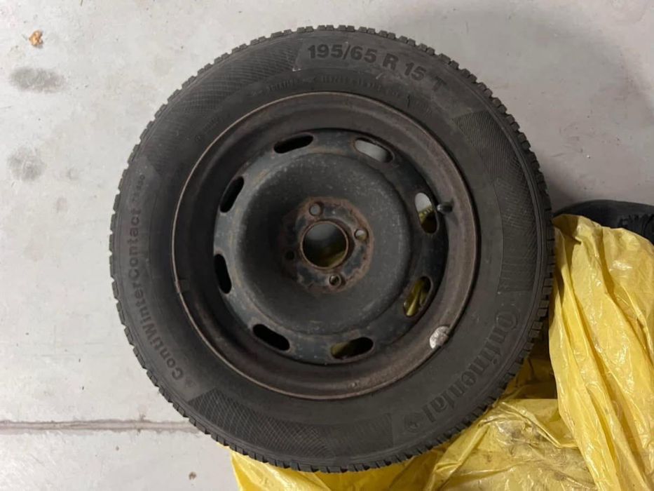 4 opony zimowe na stalówkach continental 195 65 r15