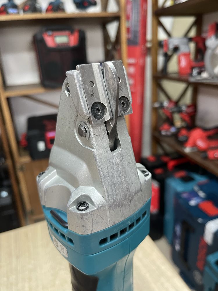 Makita DJS161 + BL1850 / акумуляторні ножниці для листового металу