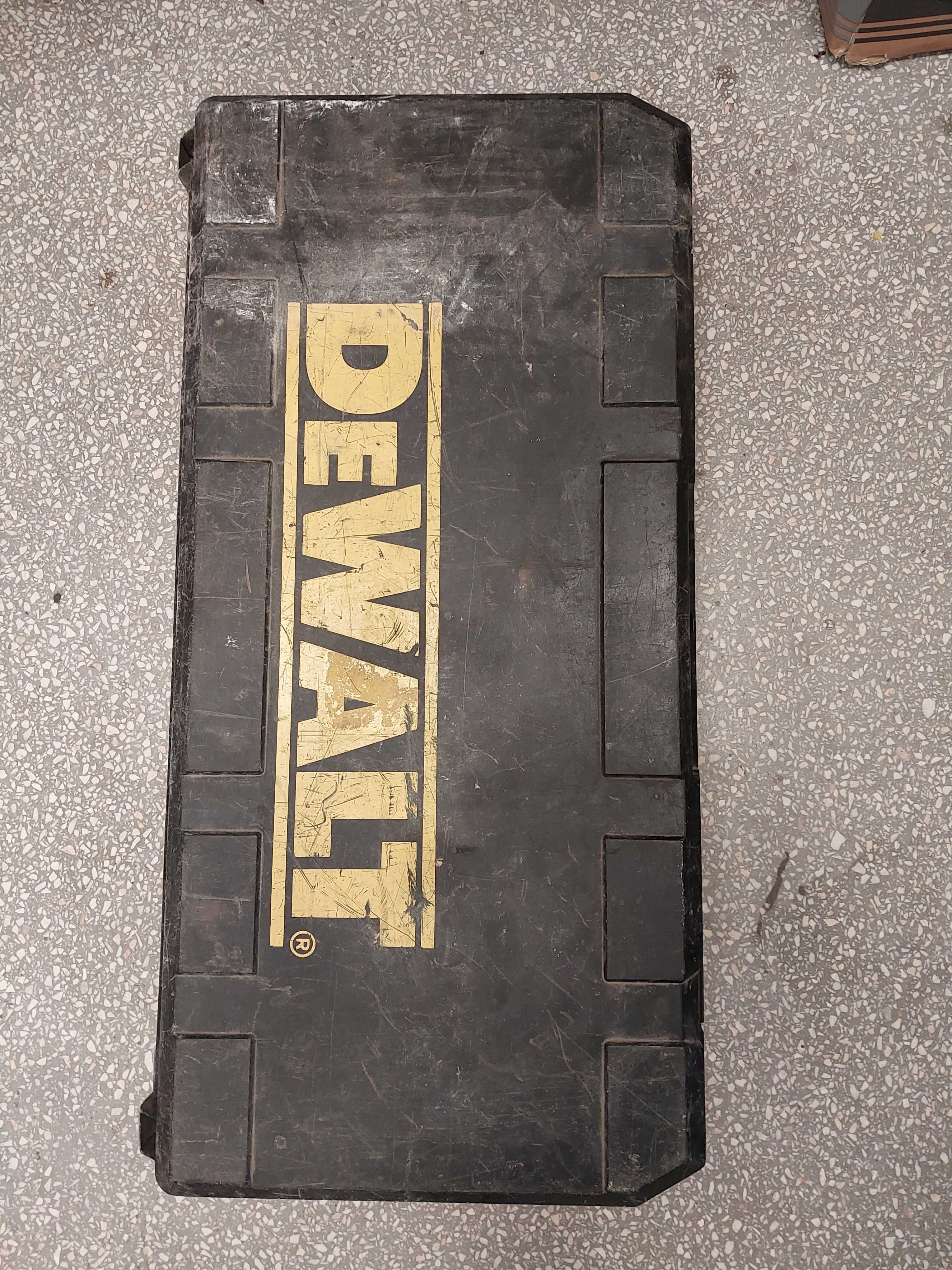 Młot wyburzeniowy Dewalt sds max