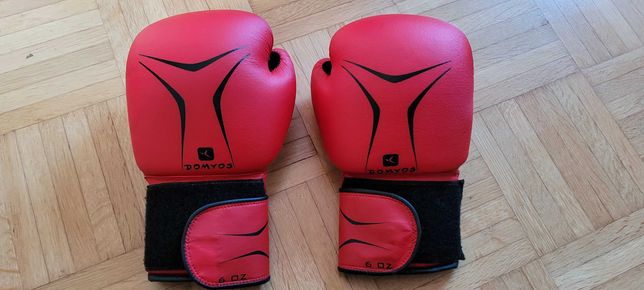 Bezpieczne dziecięce rękawice bokserskie Decathlon ( 6oz - do 35 kg)