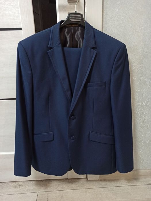 Костюм класичний чоловічий розмір 52 зріст 176 Federico Cavallini