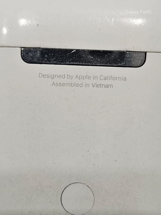 Футляр для наушников Apple