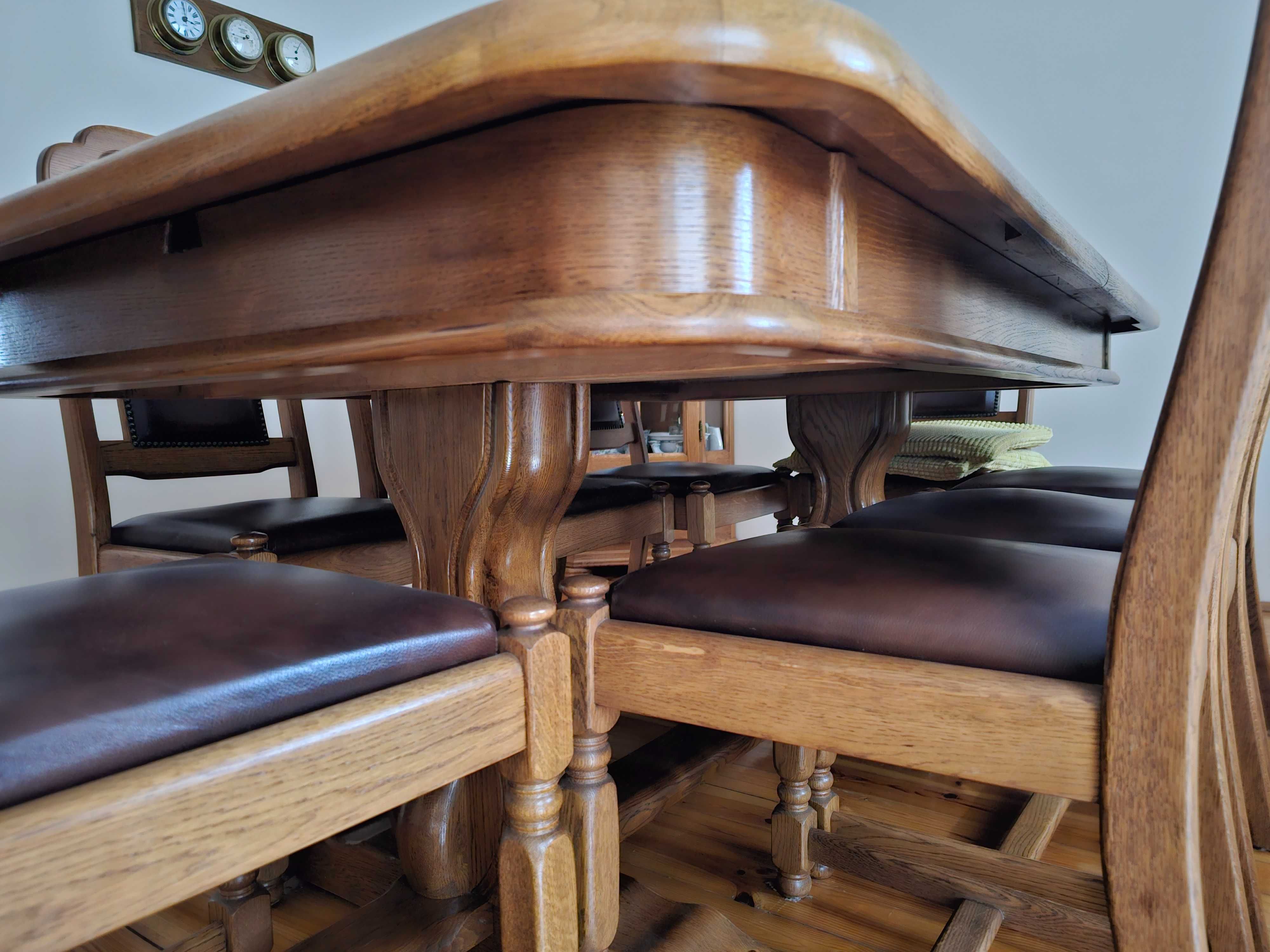 Stół drewniany wraz z krzesłami