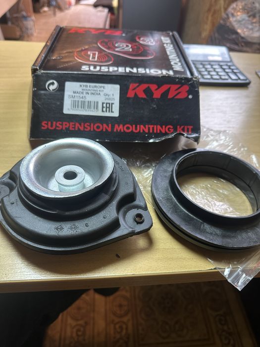 KYB опора амортизатора передня права SM 1545, пильники