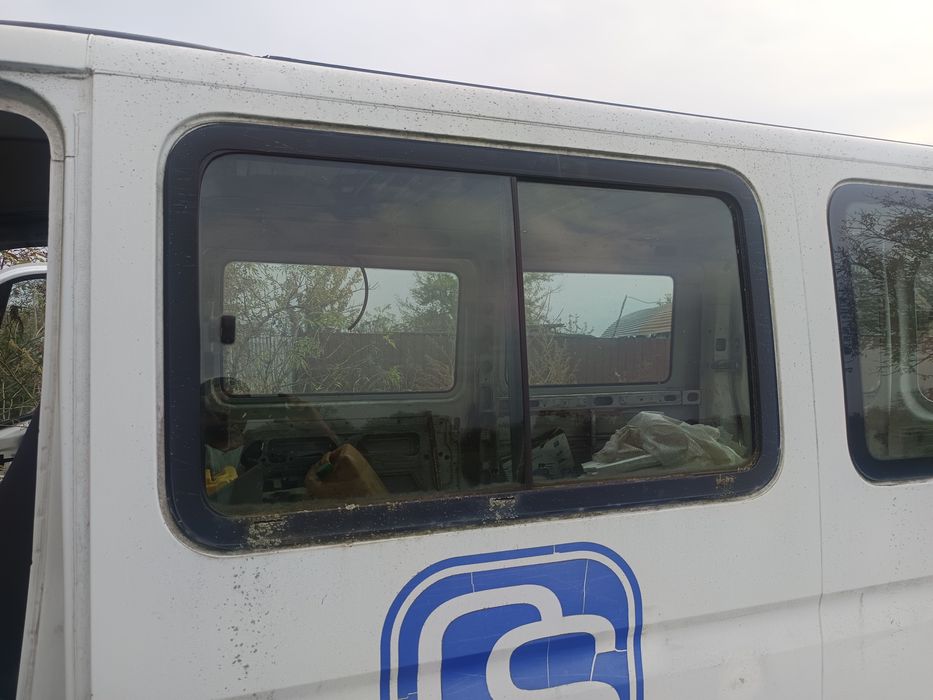 Здвижне скло Рено мастер 2