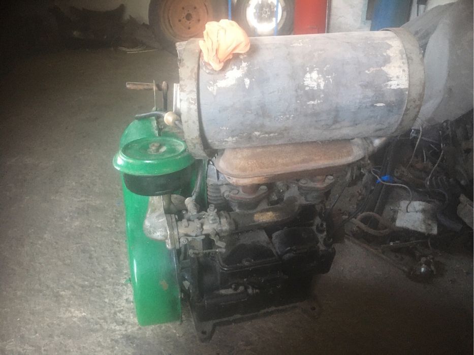 Продаю бензиновий двохціліндровий зід  в робочому стані