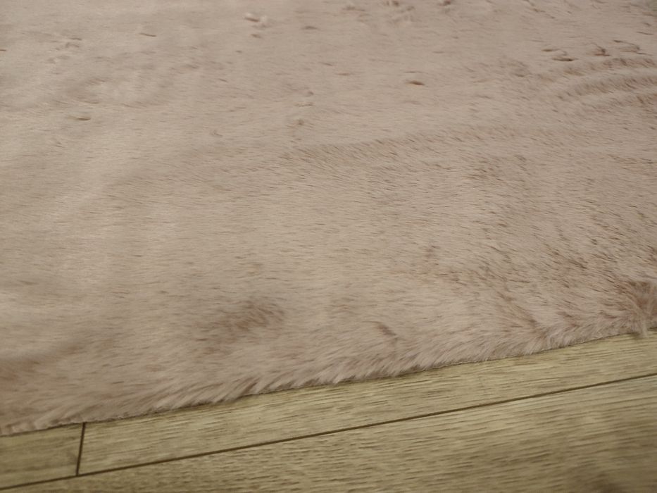 Nowy różowy dywan puszysty 60x120 cm