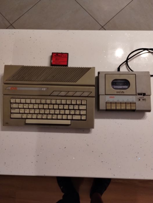 Komputer Atari 65XE plus magnetofon XC12