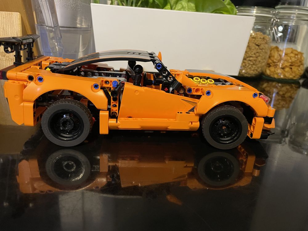 Lego Technic - Chevrolet Corvette ZR1 (579 elementów) 42093