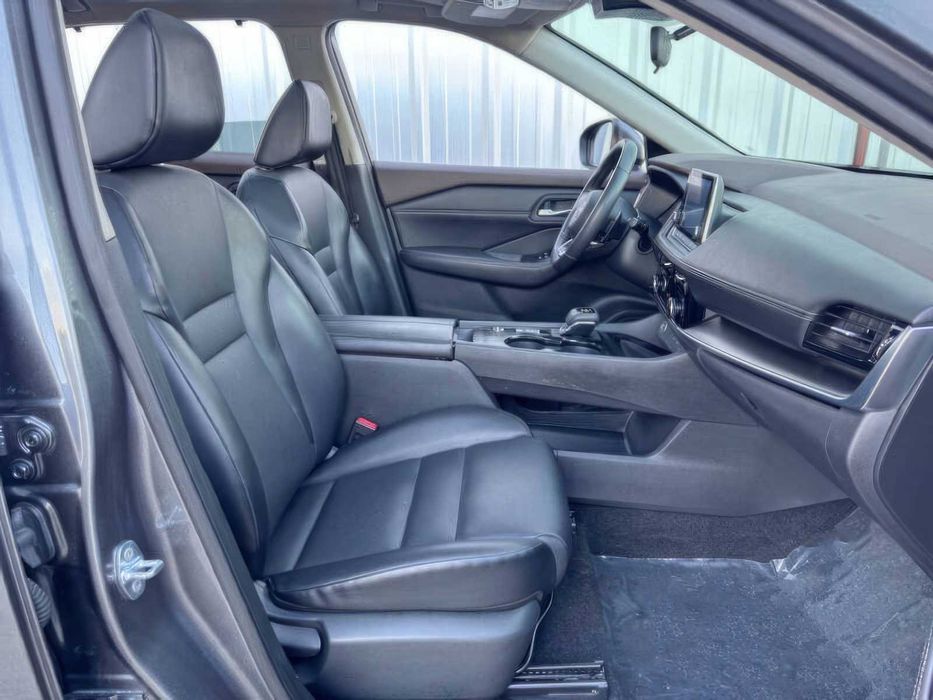 Nissan Rogue SV      2022