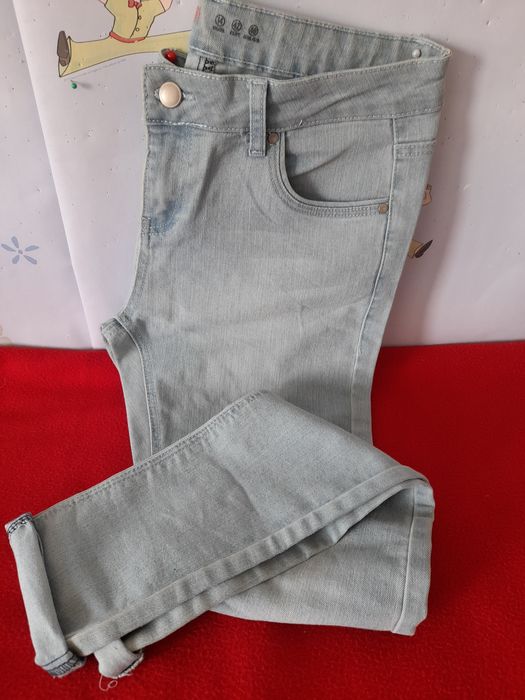 Calça de ganga tamanho 42.