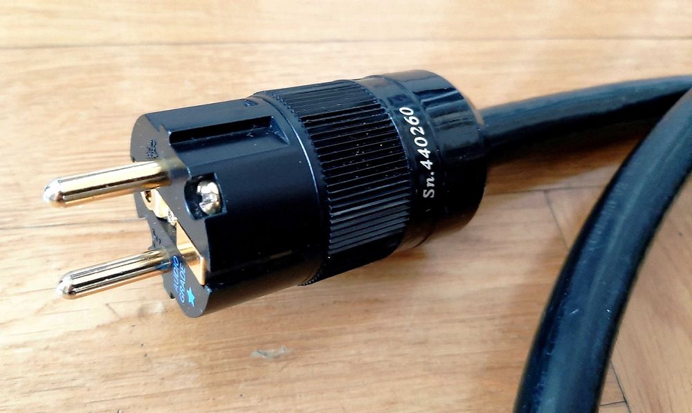 Kabel zasilający OYAIDE TUNAMI V2 - 1,8 m WATTEGATE