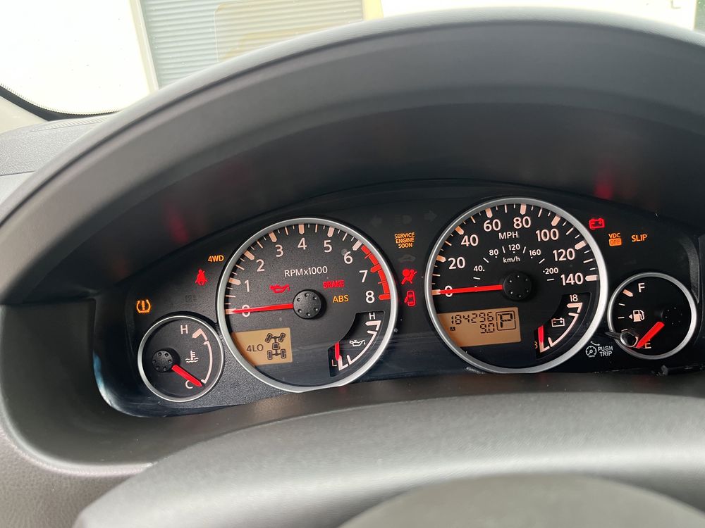 Nissan Pathfinder v8