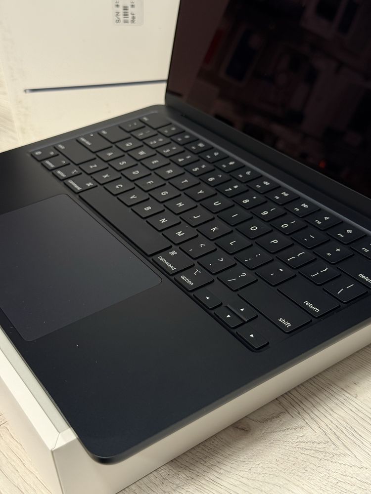 Macbook AIR M3 13’ 8/256gb midnight, повний комплект. Стан нового