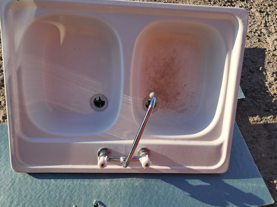 Zlew dwukomorowy z baterią