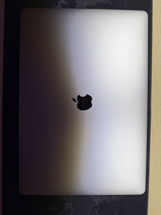 MacBook Pro 16 cali z 2019 i7 32 GB RAM 256 SSD