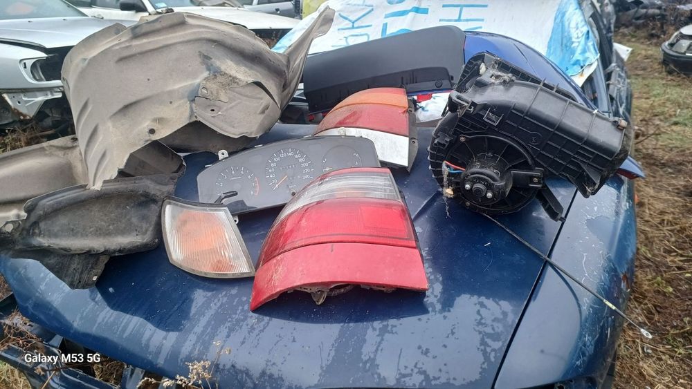 Стоп подкрылок Тойота карина е TOYOTA CARINA E фонарь