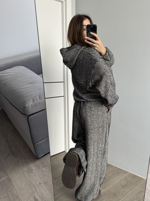 Жіночий теплий костюм вільного крою