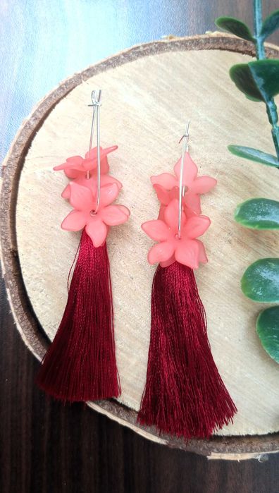 Kolczyki CHWOSTY ślubne czerwone bordowe z akrylowymi kwiatami srebrne