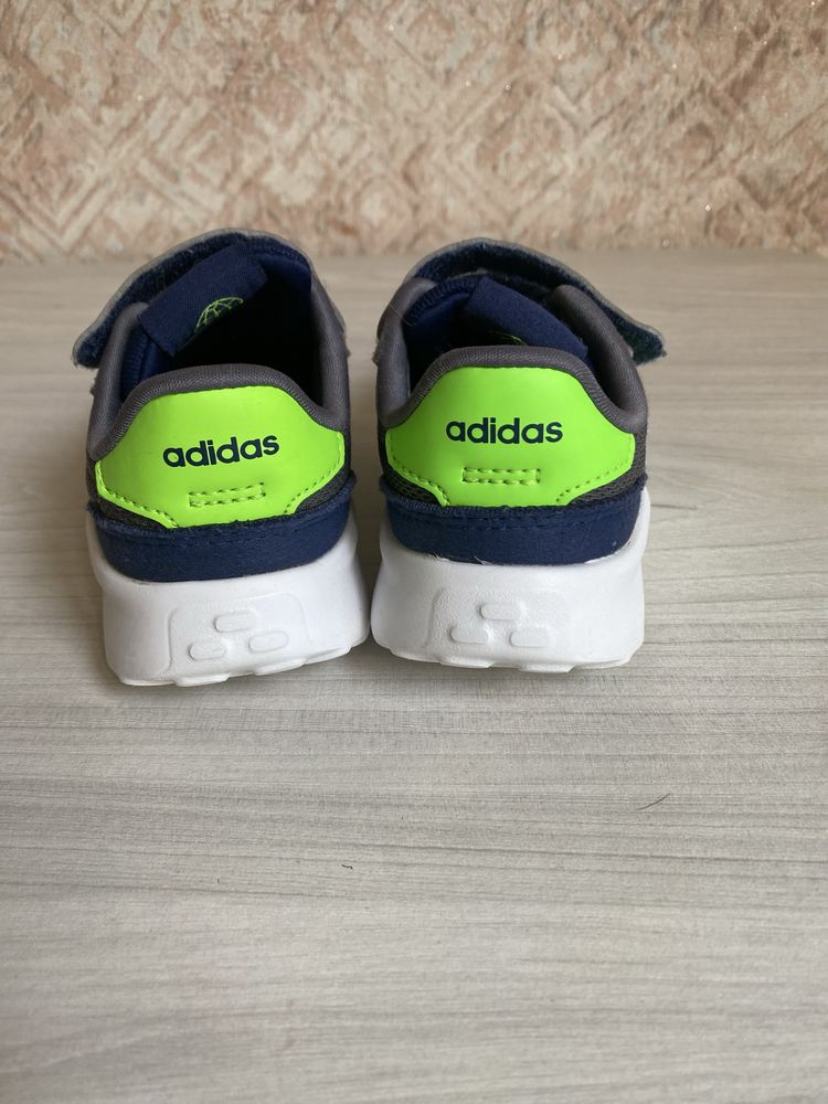 Adidas кросівки дитячі