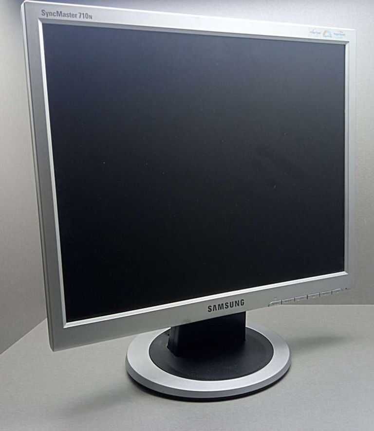 Монітор 17" Samsung SyncMaster 710N  Чорний-Сріблястий