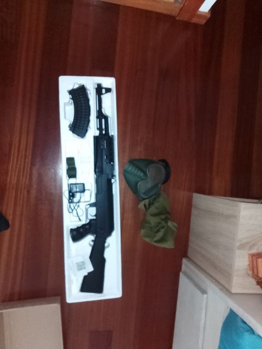 Ak airsoft elétrica nova pouco usada+ equipamento