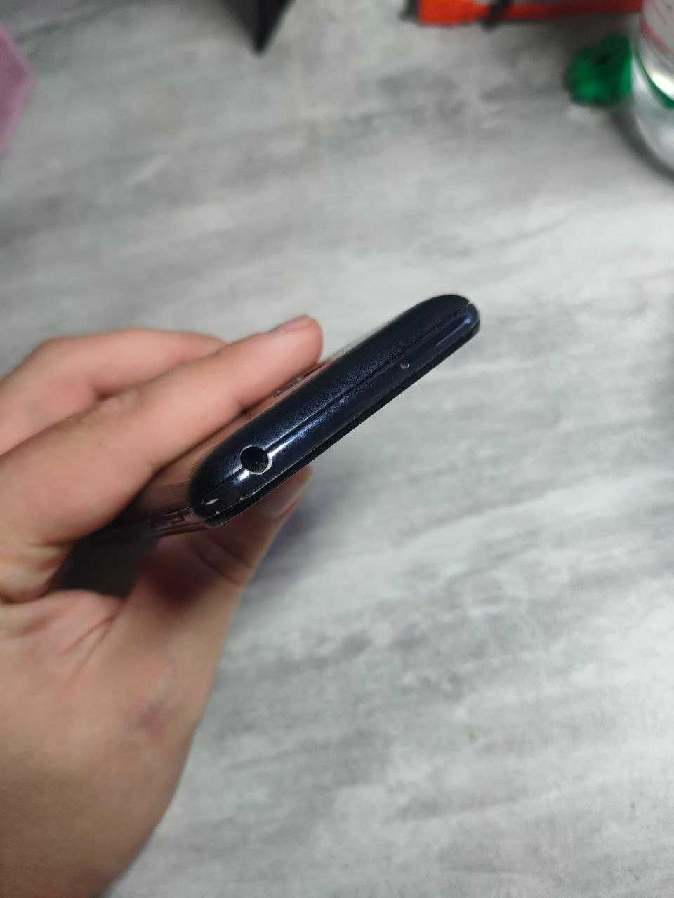 Смартфон LG P-715