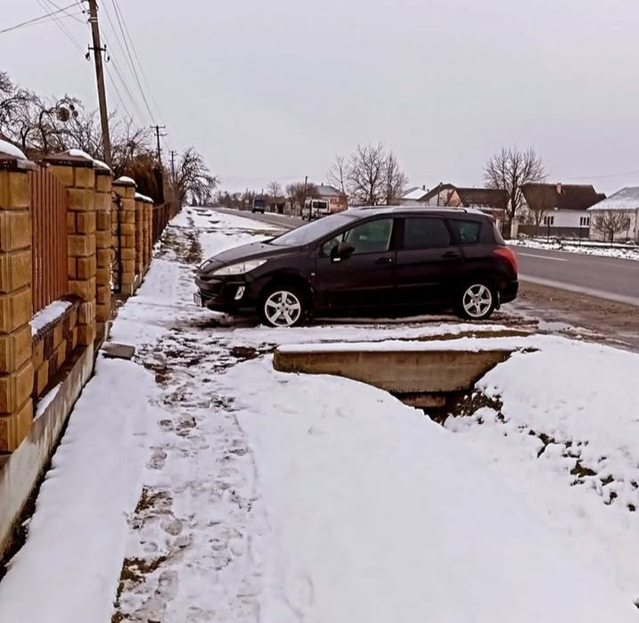 Продам причина продажі виїзд закордон