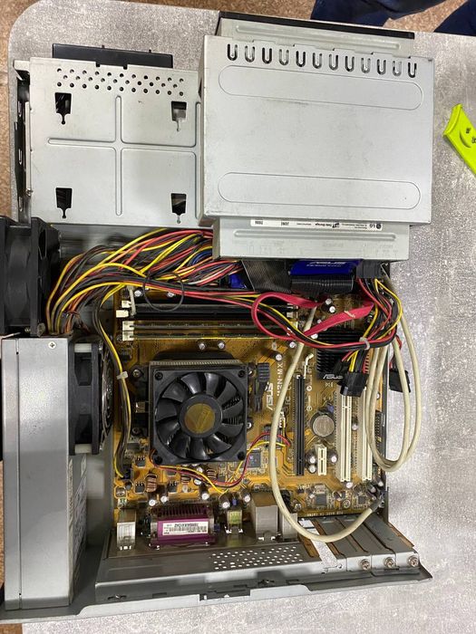 Компьютер рабочий или на запчасти винда стоит хр