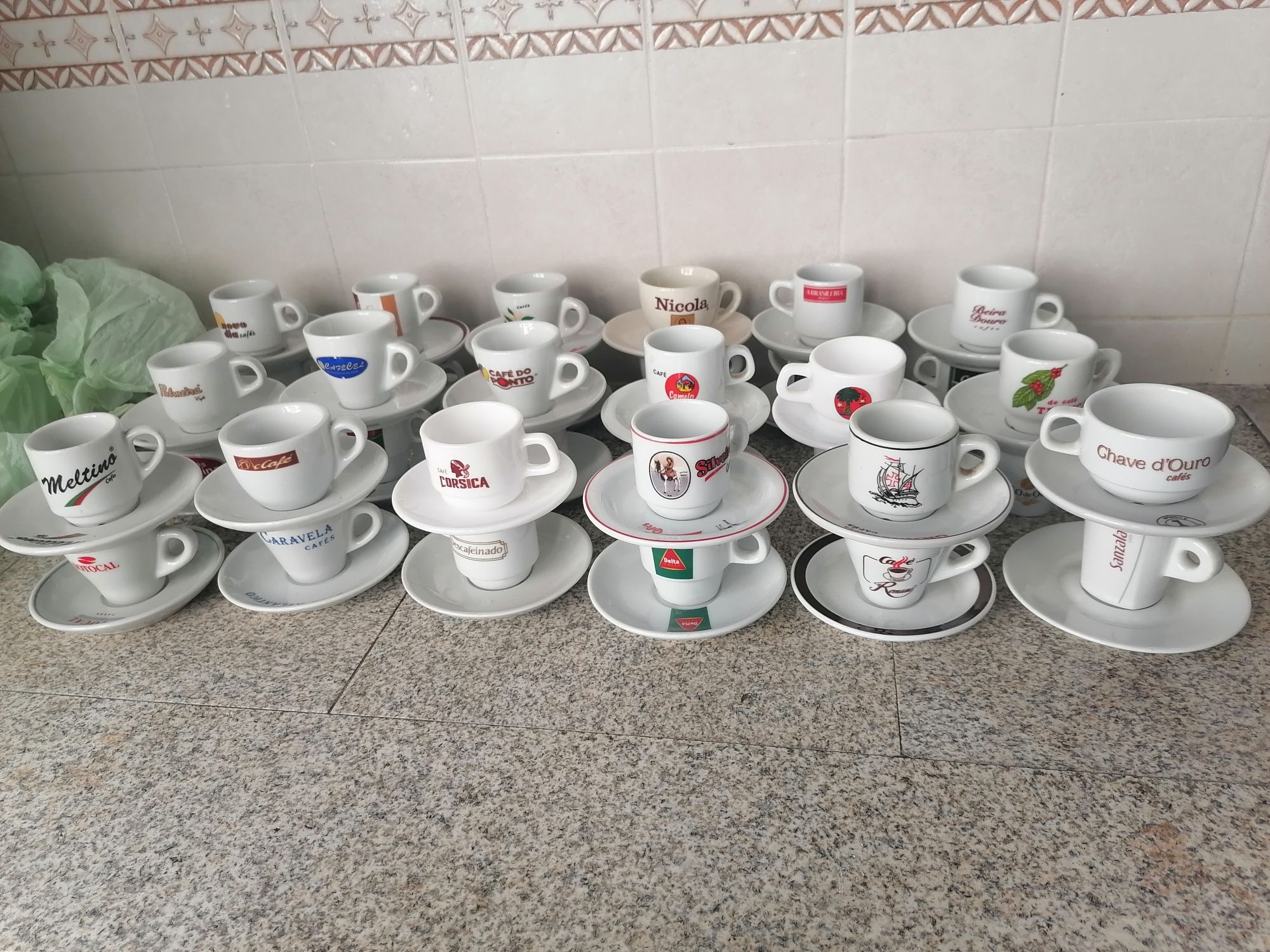 Lote de 48 chavenas de café