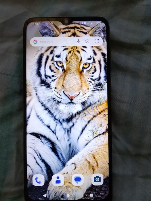 Продам мобільний телефон moto e 13