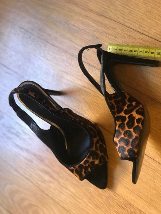Belíssimo e poderoso sapato peep toe tigresa tamanho 38