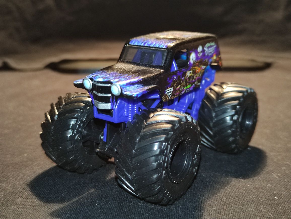 Hot wheels Monster Truck Son-Uva digger 1:64