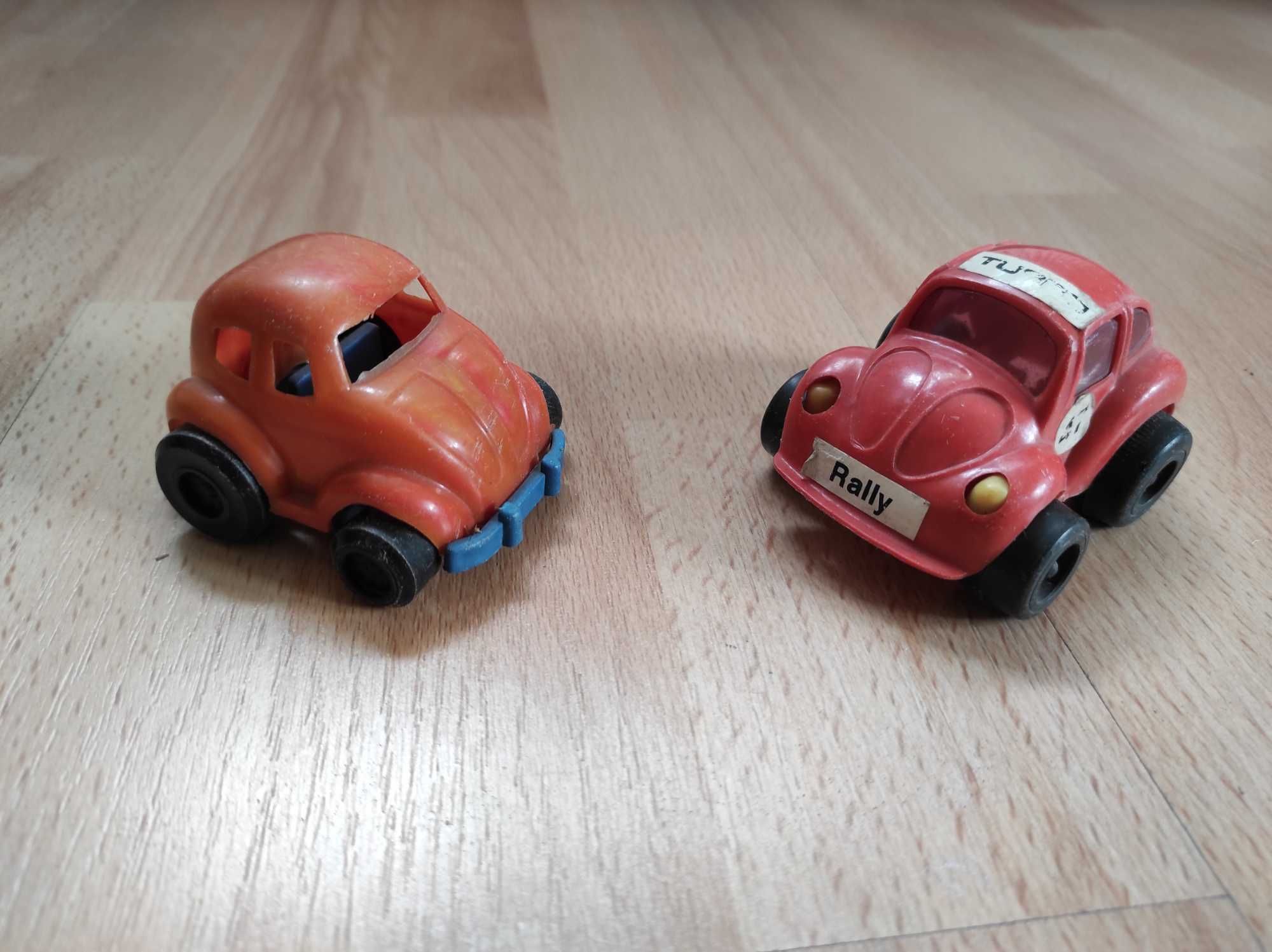 Dwa czerwone samochody zabawki PRL