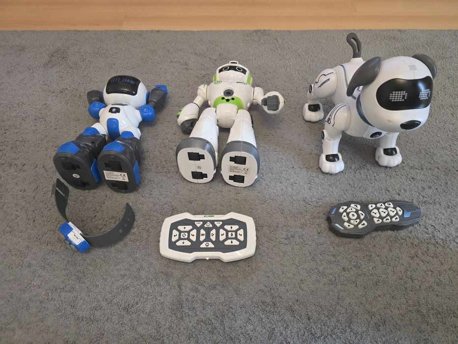 3 robôs brinquedo