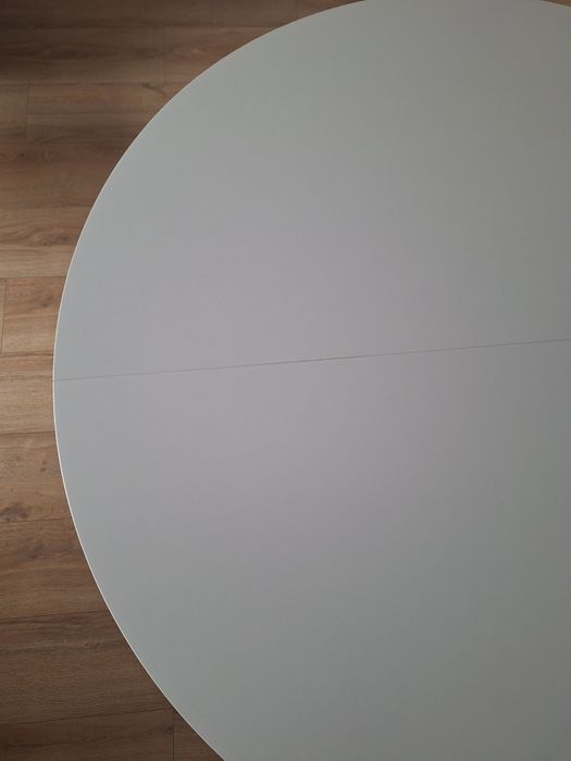 Biały rozkładany stół