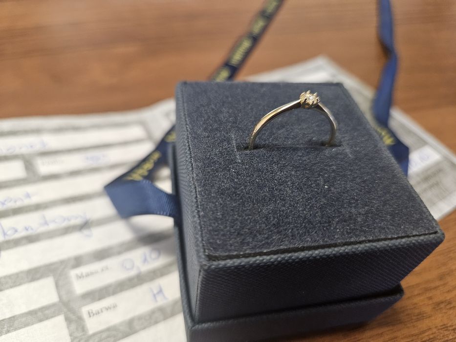 Pierścionek złoty z diamentem rozm. 15 - złoto 585