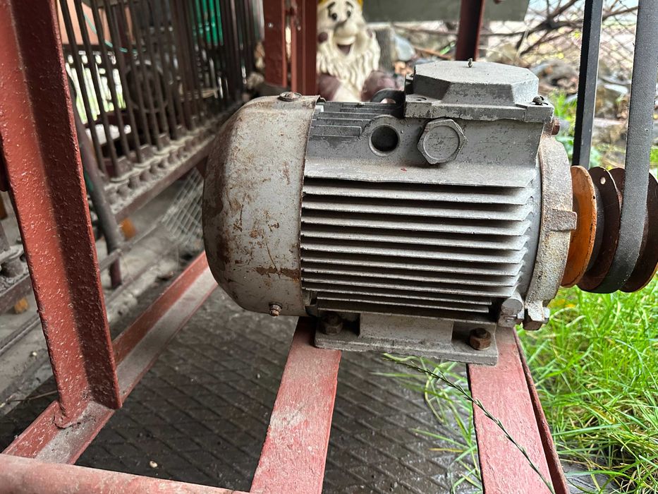 Електромотор Єлектродвигун 2.2\1500