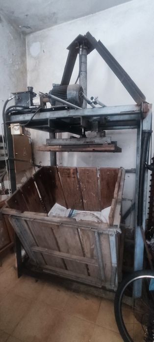 Prensa hidráulica para cartão e plástico