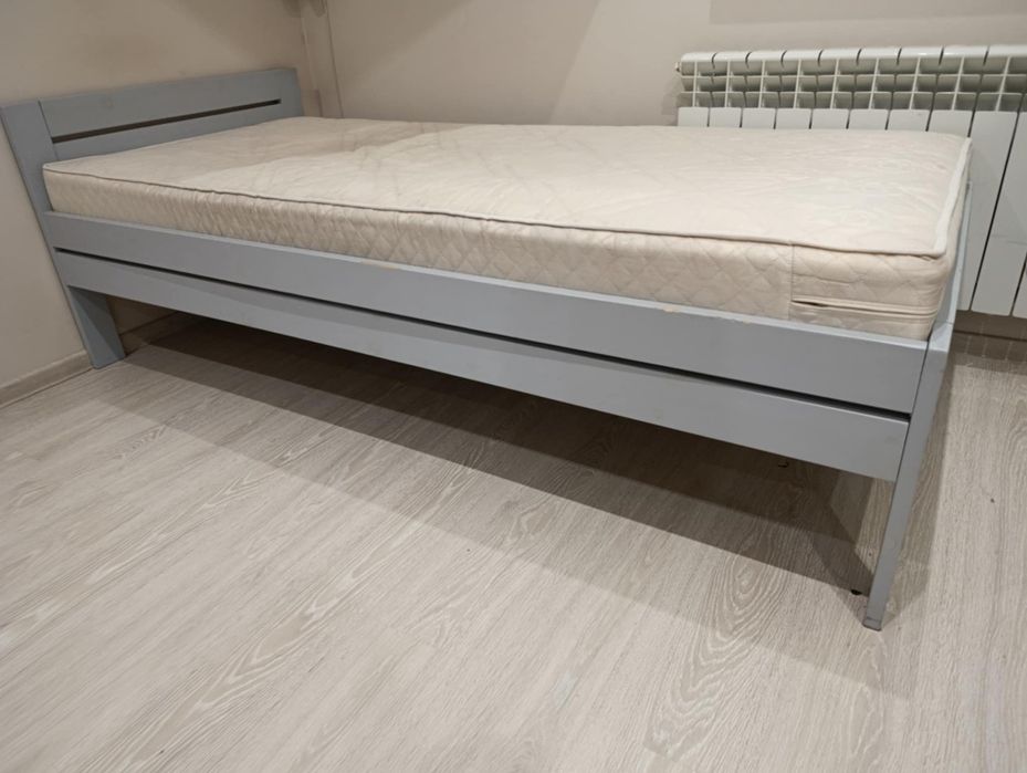 Łóżko z materacem 90x200