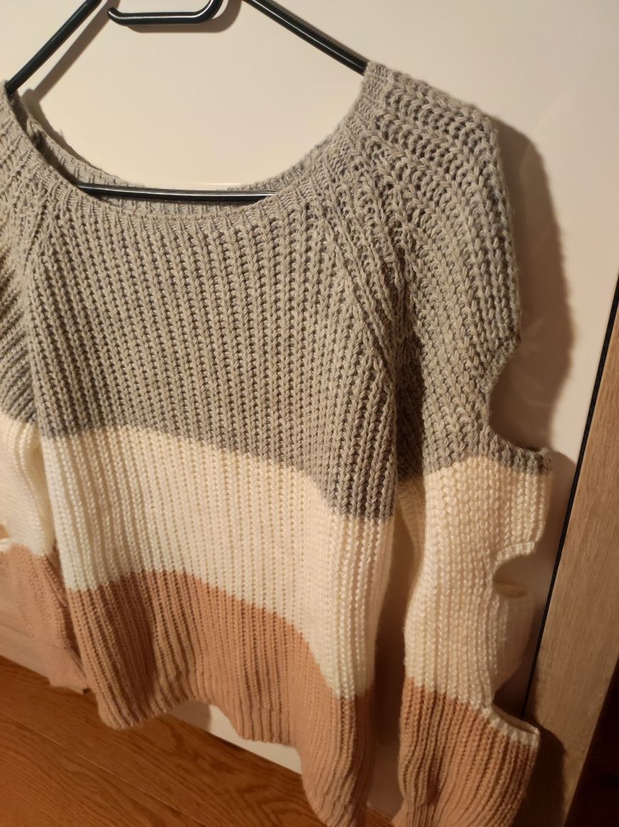 Sweter z ozdobnymi rękawami