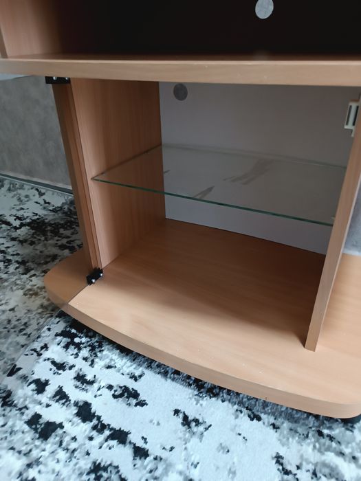 Тумбочка під телевізор.